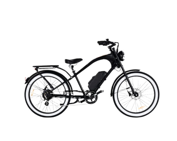 Rechte Seitenansicht eines schwarzen E-Bikes mit dem Namen MB Vacay Gentleman, tiefer Einstieg, schwarzer Rahmen, schwarzer Sattel und schwarze Griffe, Weißwand-Reifen, 26 Zoll, mit Gepäckträger
